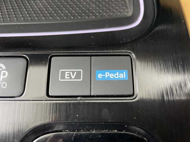日産 エクストレイル G e－4ORCE 道央・札幌 2023(令5)年 5万km ブリリアントホワイトパール ・4WD/・プロパイロット/・純正12.3インチナビ/・フルセグTV/FM/AM/BT/・アラウンドビューモニター/・前後ドライブレコーダー/・インテリジェントトレースコントロール/・アドバンスヒルディセントコントロール/・車線逸脱防止支援システム/・後側方衝突防止支援システム/・LEDヘッドライト/・オートライト/オートハイビーム/・ブラウンレザーシート/・シートヒーター/・メモリーパワーシート/・ステアリングヒーター/・パワーバックドア/・パーキングアシスト/・ETC/・純正19インチAW
