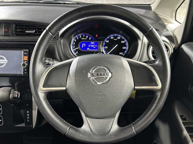 日産 デイズ HWS X Vセレ +SeftyⅡ 沖縄県 2015(平27)年 8万km ブラック 県外仕入 /禁煙車 /純正ナビ(Bluetooth/TV/ラジオ/CD/DVD/USB)/アラウンドビューモニター /エマージェンシーブレーキ /踏み間違衝突防止アシスト /アイドリングストップ /VDC (車両挙動安定化システム)/アイドリングストップ/純正フロアマット/純正ドアバイザー/革巻きステアリング/純正14インチAW/HIDヘッドライト