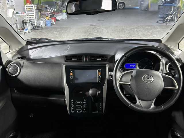 日産 デイズ HWS X Vセレ +SeftyⅡ 沖縄県 2015(平27)年 8万km ブラック 県外仕入 /禁煙車 /純正ナビ(Bluetooth/TV/ラジオ/CD/DVD/USB)/アラウンドビューモニター /エマージェンシーブレーキ /踏み間違衝突防止アシスト /アイドリングストップ /VDC (車両挙動安定化システム)/アイドリングストップ/純正フロアマット/純正ドアバイザー/革巻きステアリング/純正14インチAW/HIDヘッドライト