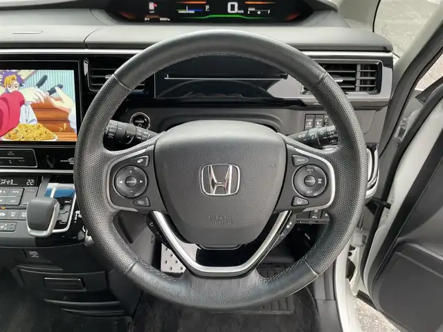 ホンダ ステップワゴン eHEVモデューロX ホンダS 三重県 2020(令2)年 5万km プラチナホワイトパール 登録時49297km/禁煙車/ハーフレザーシート/純正フリップダウンモニター/純正10インチナビ/（AM/FM/TV/Bluetooth/CD/DVD/HDMI）/フルセグTV/バックカメラ/ビルトインETC2.0/純正ドライブレコーダー/レーダークルーズコントロール/ステアリングスイッチ/パドルシフト/オートライト/両側パワースライドドア/シートヒーター/衝突軽減システム/レーンキープアシスト/コーナーセンサー/プッシュスタート/純正フロアマット/純正アルミ/スペアキー