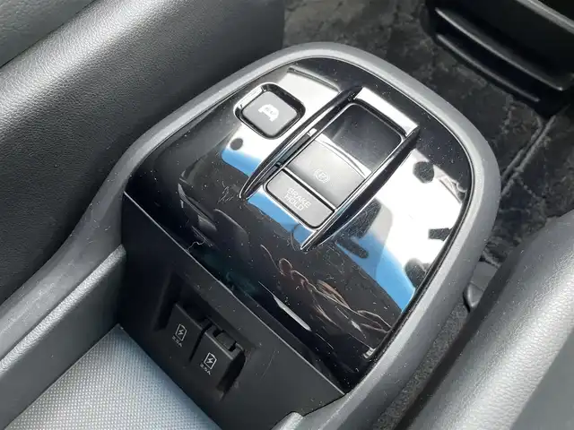 ホンダ ステップワゴン eHEVモデューロX ホンダS 三重県 2020(令2)年 5万km プラチナホワイトパール 登録時49297km/禁煙車/ハーフレザーシート/純正フリップダウンモニター/純正10インチナビ/（AM/FM/TV/Bluetooth/CD/DVD/HDMI）/フルセグTV/バックカメラ/ビルトインETC2.0/純正ドライブレコーダー/レーダークルーズコントロール/ステアリングスイッチ/パドルシフト/オートライト/両側パワースライドドア/シートヒーター/衝突軽減システム/レーンキープアシスト/コーナーセンサー/プッシュスタート/純正フロアマット/純正アルミ/スペアキー