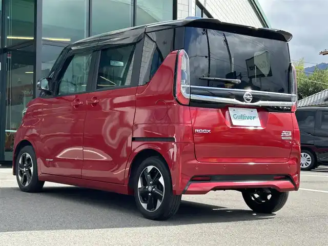日産 ルークス ハイウェイスター X 愛媛県 2023(令5)年 1.8万km スパークリングレッド/ブラック Strada7型ナビ/全周囲カメラ/左側電動スライドドア/左側ハンズフリースライド/セーフティシールド/衝突被害軽減装置/車線逸脱防止装置/クリアランスソナー/リアサーキュレーター/アイドリングストップ/LEDヘッドライト/ステアリングリモコン/純正ドアバイザー/フロアマット/電格ミラー/シガーソケット/ヘッドライトレベライザー/現状サマー(純正AW)(155/65/R14)/YOKOHAMA BleEarth-GT AE51/禁煙車