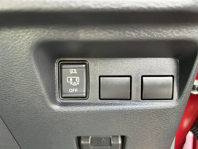 日産 ルークス ハイウェイスター X 愛媛県 2023(令5)年 1.8万km スパークリングレッド/ブラック Strada7型ナビ/全周囲カメラ/左側電動スライドドア/左側ハンズフリースライド/セーフティシールド/衝突被害軽減装置/車線逸脱防止装置/クリアランスソナー/リアサーキュレーター/アイドリングストップ/LEDヘッドライト/ステアリングリモコン/純正ドアバイザー/フロアマット/電格ミラー/シガーソケット/ヘッドライトレベライザー/現状サマー(純正AW)(155/65/R14)/YOKOHAMA BleEarth-GT AE51/禁煙車