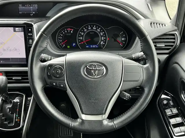 トヨタ ヴォクシー ZS 煌 道央・札幌 2018(平30)年 9.2万km ブラック ４WD/ワンオーナー/寒冷地仕様/ALPINEナビ/CD/DVD/BT/フルセグ/ALPINEフリップダウンモニター/トヨタセーフティセンス/プリクラッシュセーフティ/横滑り防止装置/クルーズコントロール/レーンキープアシスト/バックカメラ/ビルトインETC/アイドリングストップ/ワイパーデアイサー/ECOMODE/両側パワースライドドア/革巻きステアリング/ステアリングリモコン/MTモード付AT/プッシュスタート/スマートキー/リモートスタート/LEDヘッドライト/オートライト/オートハイビーム/フォグランプ/電動格納ミラー/ウィンカーミラー/っ純正フロアマット/ドアバイザー/スペアキー/社外AW付冬タイヤ積込/195/65/R15/2021年/山7mm