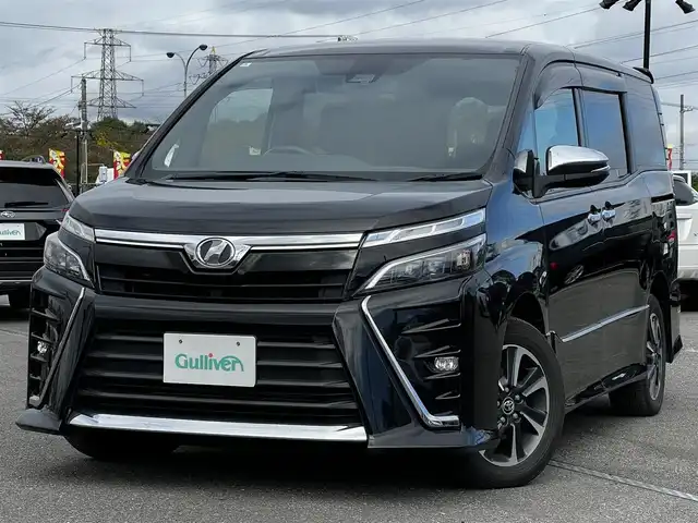 トヨタ ヴォクシー ZS 煌 道央・札幌 2018(平30)年 9.2万km ブラック ４WD/ワンオーナー/寒冷地仕様/ALPINEナビ/CD/DVD/BT/フルセグ/ALPINEフリップダウンモニター/トヨタセーフティセンス/プリクラッシュセーフティ/横滑り防止装置/クルーズコントロール/レーンキープアシスト/バックカメラ/ビルトインETC/アイドリングストップ/ワイパーデアイサー/ECOMODE/両側パワースライドドア/革巻きステアリング/ステアリングリモコン/MTモード付AT/プッシュスタート/スマートキー/リモートスタート/LEDヘッドライト/オートライト/オートハイビーム/フォグランプ/電動格納ミラー/ウィンカーミラー/っ純正フロアマット/ドアバイザー/スペアキー/社外AW付冬タイヤ積込/195/65/R15/2021年/山7mm