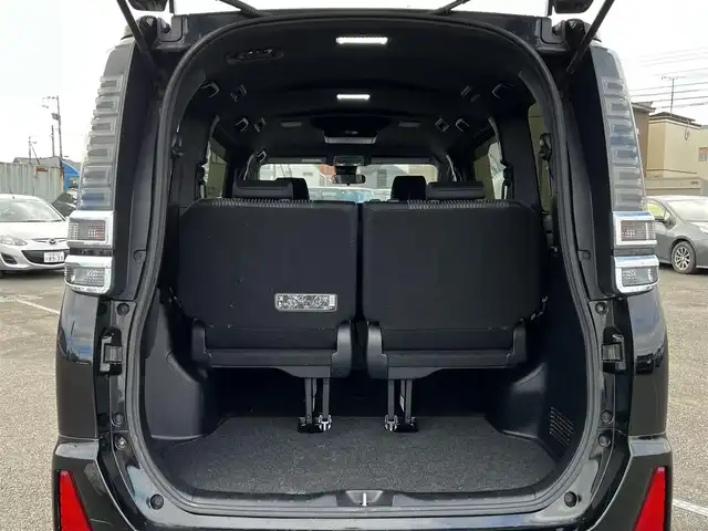 トヨタ ヴォクシー ZS 煌 道央・札幌 2018(平30)年 9.2万km ブラック ４WD/ワンオーナー/寒冷地仕様/ALPINEナビ/CD/DVD/BT/フルセグ/ALPINEフリップダウンモニター/トヨタセーフティセンス/プリクラッシュセーフティ/横滑り防止装置/クルーズコントロール/レーンキープアシスト/バックカメラ/ビルトインETC/アイドリングストップ/ワイパーデアイサー/ECOMODE/両側パワースライドドア/革巻きステアリング/ステアリングリモコン/MTモード付AT/プッシュスタート/スマートキー/リモートスタート/LEDヘッドライト/オートライト/オートハイビーム/フォグランプ/電動格納ミラー/ウィンカーミラー/っ純正フロアマット/ドアバイザー/スペアキー/社外AW付冬タイヤ積込/195/65/R15/2021年/山7mm