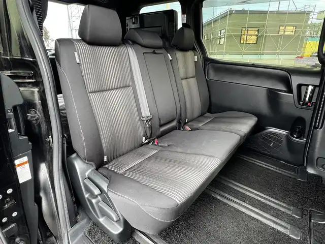 トヨタ ヴォクシー ZS 煌 道央・札幌 2018(平30)年 9.2万km ブラック ４WD/ワンオーナー/寒冷地仕様/ALPINEナビ/CD/DVD/BT/フルセグ/ALPINEフリップダウンモニター/トヨタセーフティセンス/プリクラッシュセーフティ/横滑り防止装置/クルーズコントロール/レーンキープアシスト/バックカメラ/ビルトインETC/アイドリングストップ/ワイパーデアイサー/ECOMODE/両側パワースライドドア/革巻きステアリング/ステアリングリモコン/MTモード付AT/プッシュスタート/スマートキー/リモートスタート/LEDヘッドライト/オートライト/オートハイビーム/フォグランプ/電動格納ミラー/ウィンカーミラー/っ純正フロアマット/ドアバイザー/スペアキー/社外AW付冬タイヤ積込/195/65/R15/2021年/山7mm