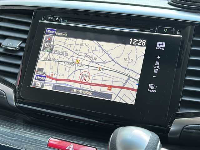 ホンダ オデッセイ アブソルート アドバンス 広島県 2015(平27)年 8.3万km ホワイトオーキッドパール 禁煙車/OP18インチアルミホイール/ホンダセンシング/・衝突軽減ブレーキ〈CMBS〉/・誤発進抑制機能/・路外逸脱抑制機能/・渋滞追従機能付ACC〈アダプティブ・クルーズ・コントロール〉/・LKAS〈車線維持支援システム〉/・先行車発進お知らせ機能/・標識認識機能/純正メーカーナビ/・フルセグ/・CD/DVD/・HDMI/USB/純正フリップダウンモニター（VM-155EN）/マルチビューカメラシステム/スマートパーキングアシスト/革巻きステアリング/ステアリングスイッチ/パドルシフト/LEDヘッドライト/フォグランプ/LED室内灯/コンフォートビューパッケージ/両側パワースライドドア/パワーシート/コンビシート/2列目プレミアムクレードルシート/スマートキー/プッシュスタート/スペアキー/前ドライブレコーダー/ETC/W+サイド+カーテンエアバック