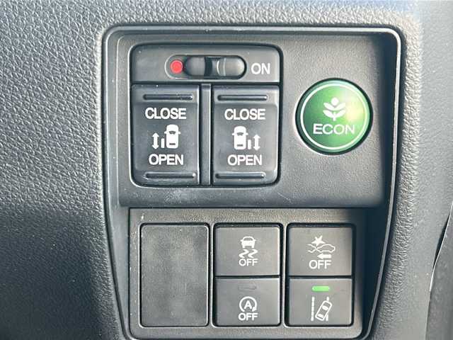 ホンダ オデッセイ アブソルート アドバンス 広島県 2015(平27)年 8.3万km ホワイトオーキッドパール 禁煙車/OP18インチアルミホイール/ホンダセンシング/・衝突軽減ブレーキ〈CMBS〉/・誤発進抑制機能/・路外逸脱抑制機能/・渋滞追従機能付ACC〈アダプティブ・クルーズ・コントロール〉/・LKAS〈車線維持支援システム〉/・先行車発進お知らせ機能/・標識認識機能/純正メーカーナビ/・フルセグ/・CD/DVD/・HDMI/USB/純正フリップダウンモニター（VM-155EN）/マルチビューカメラシステム/スマートパーキングアシスト/革巻きステアリング/ステアリングスイッチ/パドルシフト/LEDヘッドライト/フォグランプ/LED室内灯/コンフォートビューパッケージ/両側パワースライドドア/パワーシート/コンビシート/2列目プレミアムクレードルシート/スマートキー/プッシュスタート/スペアキー/前ドライブレコーダー/ETC/W+サイド+カーテンエアバック