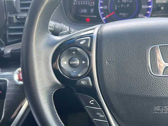 ホンダ オデッセイ アブソルート アドバンス 広島県 2015(平27)年 8.3万km ホワイトオーキッドパール 禁煙車/OP18インチアルミホイール/ホンダセンシング/・衝突軽減ブレーキ〈CMBS〉/・誤発進抑制機能/・路外逸脱抑制機能/・渋滞追従機能付ACC〈アダプティブ・クルーズ・コントロール〉/・LKAS〈車線維持支援システム〉/・先行車発進お知らせ機能/・標識認識機能/純正メーカーナビ/・フルセグ/・CD/DVD/・HDMI/USB/純正フリップダウンモニター（VM-155EN）/マルチビューカメラシステム/スマートパーキングアシスト/革巻きステアリング/ステアリングスイッチ/パドルシフト/LEDヘッドライト/フォグランプ/LED室内灯/コンフォートビューパッケージ/両側パワースライドドア/パワーシート/コンビシート/2列目プレミアムクレードルシート/スマートキー/プッシュスタート/スペアキー/前ドライブレコーダー/ETC/W+サイド+カーテンエアバック