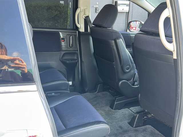 ホンダ オデッセイ アブソルート アドバンス 広島県 2015(平27)年 8.3万km ホワイトオーキッドパール 禁煙車/OP18インチアルミホイール/ホンダセンシング/・衝突軽減ブレーキ〈CMBS〉/・誤発進抑制機能/・路外逸脱抑制機能/・渋滞追従機能付ACC〈アダプティブ・クルーズ・コントロール〉/・LKAS〈車線維持支援システム〉/・先行車発進お知らせ機能/・標識認識機能/純正メーカーナビ/・フルセグ/・CD/DVD/・HDMI/USB/純正フリップダウンモニター（VM-155EN）/マルチビューカメラシステム/スマートパーキングアシスト/革巻きステアリング/ステアリングスイッチ/パドルシフト/LEDヘッドライト/フォグランプ/LED室内灯/コンフォートビューパッケージ/両側パワースライドドア/パワーシート/コンビシート/2列目プレミアムクレードルシート/スマートキー/プッシュスタート/スペアキー/前ドライブレコーダー/ETC/W+サイド+カーテンエアバック