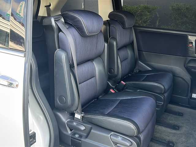 ホンダ オデッセイ アブソルート アドバンス 広島県 2015(平27)年 8.3万km ホワイトオーキッドパール 禁煙車/OP18インチアルミホイール/ホンダセンシング/・衝突軽減ブレーキ〈CMBS〉/・誤発進抑制機能/・路外逸脱抑制機能/・渋滞追従機能付ACC〈アダプティブ・クルーズ・コントロール〉/・LKAS〈車線維持支援システム〉/・先行車発進お知らせ機能/・標識認識機能/純正メーカーナビ/・フルセグ/・CD/DVD/・HDMI/USB/純正フリップダウンモニター（VM-155EN）/マルチビューカメラシステム/スマートパーキングアシスト/革巻きステアリング/ステアリングスイッチ/パドルシフト/LEDヘッドライト/フォグランプ/LED室内灯/コンフォートビューパッケージ/両側パワースライドドア/パワーシート/コンビシート/2列目プレミアムクレードルシート/スマートキー/プッシュスタート/スペアキー/前ドライブレコーダー/ETC/W+サイド+カーテンエアバック