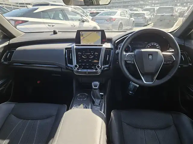 トヨタ クラウン ハイブリッド RS アドバンス 長崎県 2018(平30)年 3.4万km シルバーM 〇純正ナビ/〇フルセグTV/〇バックカメラ/〇パノラマビューモニター/〇ビルトインETC/〇ドライブレコーダー/〇レーダークルーズコントロール/〇コーナーセンサー/〇セーフティセンス/〇ブラインドスポットモニター/〇三眼LEDヘッドランプ/〇革巻きステアリングホイール/〇ステアリングヒーター/〇パドルシフト/〇ブラック合皮/ブランノーブコンビシート/〇パワーシート/シートヒーター/〇スマートエントリー/スタートシステム/〇スペアキー/〇禁煙車