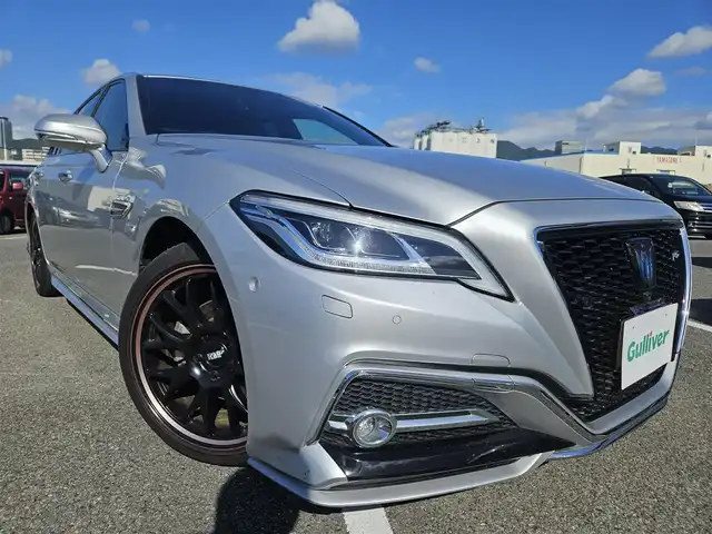 トヨタ クラウン ハイブリッド RS アドバンス 長崎県 2018(平30)年 3.4万km シルバーM 〇純正ナビ/〇フルセグTV/〇バックカメラ/〇パノラマビューモニター/〇ビルトインETC/〇ドライブレコーダー/〇レーダークルーズコントロール/〇コーナーセンサー/〇セーフティセンス/〇ブラインドスポットモニター/〇三眼LEDヘッドランプ/〇革巻きステアリングホイール/〇ステアリングヒーター/〇パドルシフト/〇ブラック合皮/ブランノーブコンビシート/〇パワーシート/シートヒーター/〇スマートエントリー/スタートシステム/〇スペアキー/〇禁煙車