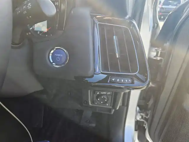 トヨタ クラウン ハイブリッド RS アドバンス 長崎県 2018(平30)年 3.4万km シルバーM 〇純正ナビ/〇フルセグTV/〇バックカメラ/〇パノラマビューモニター/〇ビルトインETC/〇ドライブレコーダー/〇レーダークルーズコントロール/〇コーナーセンサー/〇セーフティセンス/〇ブラインドスポットモニター/〇三眼LEDヘッドランプ/〇革巻きステアリングホイール/〇ステアリングヒーター/〇パドルシフト/〇ブラック合皮/ブランノーブコンビシート/〇パワーシート/シートヒーター/〇スマートエントリー/スタートシステム/〇スペアキー/〇禁煙車