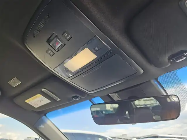 トヨタ クラウン ハイブリッド RS アドバンス 長崎県 2018(平30)年 3.4万km シルバーM 〇純正ナビ/〇フルセグTV/〇バックカメラ/〇パノラマビューモニター/〇ビルトインETC/〇ドライブレコーダー/〇レーダークルーズコントロール/〇コーナーセンサー/〇セーフティセンス/〇ブラインドスポットモニター/〇三眼LEDヘッドランプ/〇革巻きステアリングホイール/〇ステアリングヒーター/〇パドルシフト/〇ブラック合皮/ブランノーブコンビシート/〇パワーシート/シートヒーター/〇スマートエントリー/スタートシステム/〇スペアキー/〇禁煙車