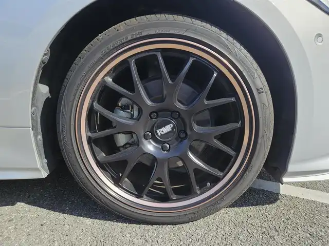 トヨタ クラウン ハイブリッド RS アドバンス 長崎県 2018(平30)年 3.4万km シルバーM 〇純正ナビ/〇フルセグTV/〇バックカメラ/〇パノラマビューモニター/〇ビルトインETC/〇ドライブレコーダー/〇レーダークルーズコントロール/〇コーナーセンサー/〇セーフティセンス/〇ブラインドスポットモニター/〇三眼LEDヘッドランプ/〇革巻きステアリングホイール/〇ステアリングヒーター/〇パドルシフト/〇ブラック合皮/ブランノーブコンビシート/〇パワーシート/シートヒーター/〇スマートエントリー/スタートシステム/〇スペアキー/〇禁煙車