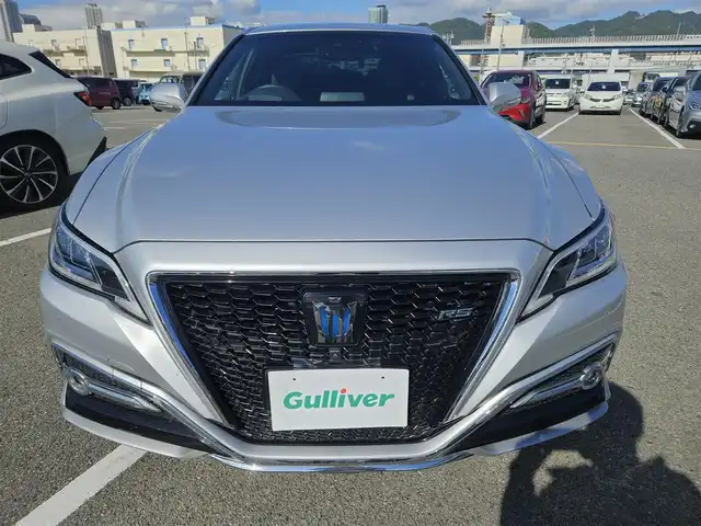トヨタ クラウン ハイブリッド RS アドバンス 長崎県 2018(平30)年 3.4万km シルバーM 〇純正ナビ/〇フルセグTV/〇バックカメラ/〇パノラマビューモニター/〇ビルトインETC/〇ドライブレコーダー/〇レーダークルーズコントロール/〇コーナーセンサー/〇セーフティセンス/〇ブラインドスポットモニター/〇三眼LEDヘッドランプ/〇革巻きステアリングホイール/〇ステアリングヒーター/〇パドルシフト/〇ブラック合皮/ブランノーブコンビシート/〇パワーシート/シートヒーター/〇スマートエントリー/スタートシステム/〇スペアキー/〇禁煙車