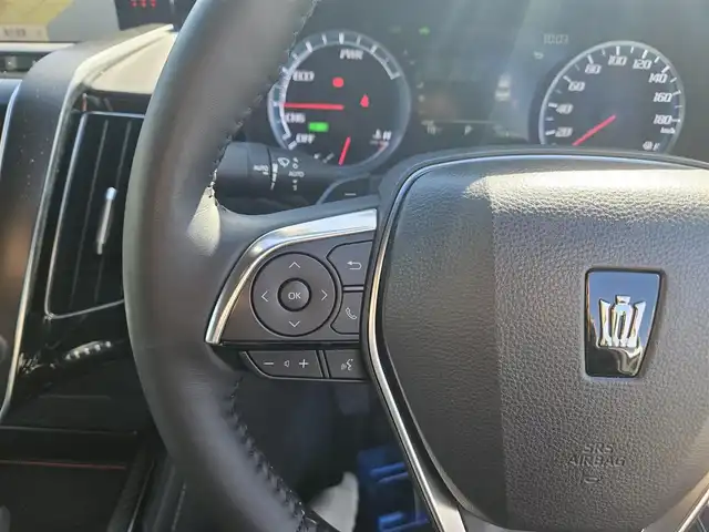 トヨタ クラウン ハイブリッド RS アドバンス 長崎県 2018(平30)年 3.4万km シルバーM 〇純正ナビ/〇フルセグTV/〇バックカメラ/〇パノラマビューモニター/〇ビルトインETC/〇ドライブレコーダー/〇レーダークルーズコントロール/〇コーナーセンサー/〇セーフティセンス/〇ブラインドスポットモニター/〇三眼LEDヘッドランプ/〇革巻きステアリングホイール/〇ステアリングヒーター/〇パドルシフト/〇ブラック合皮/ブランノーブコンビシート/〇パワーシート/シートヒーター/〇スマートエントリー/スタートシステム/〇スペアキー/〇禁煙車