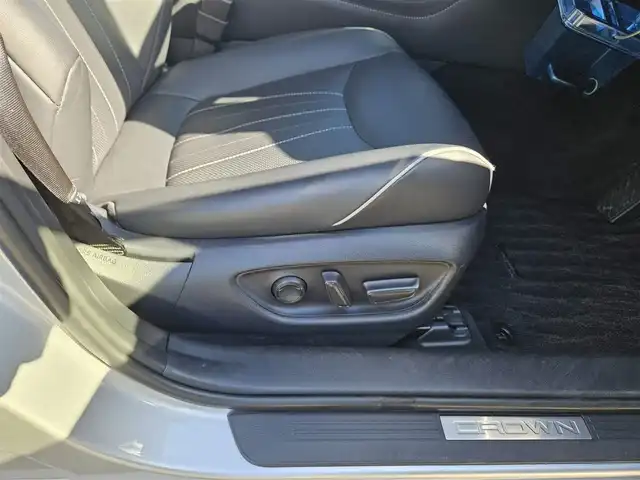 トヨタ クラウン ハイブリッド RS アドバンス 長崎県 2018(平30)年 3.4万km シルバーM 〇純正ナビ/〇フルセグTV/〇バックカメラ/〇パノラマビューモニター/〇ビルトインETC/〇ドライブレコーダー/〇レーダークルーズコントロール/〇コーナーセンサー/〇セーフティセンス/〇ブラインドスポットモニター/〇三眼LEDヘッドランプ/〇革巻きステアリングホイール/〇ステアリングヒーター/〇パドルシフト/〇ブラック合皮/ブランノーブコンビシート/〇パワーシート/シートヒーター/〇スマートエントリー/スタートシステム/〇スペアキー/〇禁煙車
