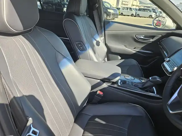 トヨタ クラウン ハイブリッド RS アドバンス 長崎県 2018(平30)年 3.4万km シルバーM 〇純正ナビ/〇フルセグTV/〇バックカメラ/〇パノラマビューモニター/〇ビルトインETC/〇ドライブレコーダー/〇レーダークルーズコントロール/〇コーナーセンサー/〇セーフティセンス/〇ブラインドスポットモニター/〇三眼LEDヘッドランプ/〇革巻きステアリングホイール/〇ステアリングヒーター/〇パドルシフト/〇ブラック合皮/ブランノーブコンビシート/〇パワーシート/シートヒーター/〇スマートエントリー/スタートシステム/〇スペアキー/〇禁煙車