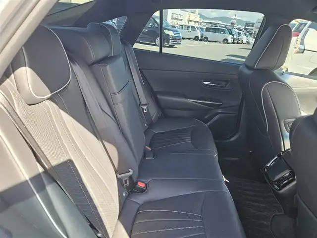 トヨタ クラウン ハイブリッド RS アドバンス 長崎県 2018(平30)年 3.4万km シルバーM 〇純正ナビ/〇フルセグTV/〇バックカメラ/〇パノラマビューモニター/〇ビルトインETC/〇ドライブレコーダー/〇レーダークルーズコントロール/〇コーナーセンサー/〇セーフティセンス/〇ブラインドスポットモニター/〇三眼LEDヘッドランプ/〇革巻きステアリングホイール/〇ステアリングヒーター/〇パドルシフト/〇ブラック合皮/ブランノーブコンビシート/〇パワーシート/シートヒーター/〇スマートエントリー/スタートシステム/〇スペアキー/〇禁煙車