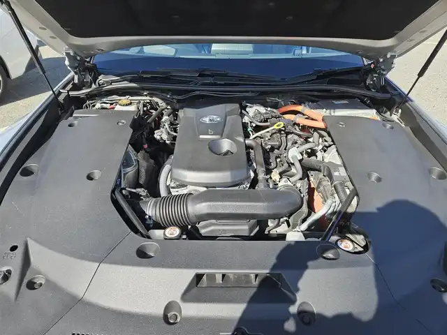 トヨタ クラウン ハイブリッド RS アドバンス 長崎県 2018(平30)年 3.4万km シルバーM 〇純正ナビ/〇フルセグTV/〇バックカメラ/〇パノラマビューモニター/〇ビルトインETC/〇ドライブレコーダー/〇レーダークルーズコントロール/〇コーナーセンサー/〇セーフティセンス/〇ブラインドスポットモニター/〇三眼LEDヘッドランプ/〇革巻きステアリングホイール/〇ステアリングヒーター/〇パドルシフト/〇ブラック合皮/ブランノーブコンビシート/〇パワーシート/シートヒーター/〇スマートエントリー/スタートシステム/〇スペアキー/〇禁煙車