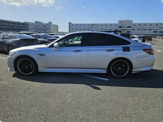 トヨタ クラウン ハイブリッド RS アドバンス 長崎県 2018(平30)年 3.4万km シルバーM 〇純正ナビ/〇フルセグTV/〇バックカメラ/〇パノラマビューモニター/〇ビルトインETC/〇ドライブレコーダー/〇レーダークルーズコントロール/〇コーナーセンサー/〇セーフティセンス/〇ブラインドスポットモニター/〇三眼LEDヘッドランプ/〇革巻きステアリングホイール/〇ステアリングヒーター/〇パドルシフト/〇ブラック合皮/ブランノーブコンビシート/〇パワーシート/シートヒーター/〇スマートエントリー/スタートシステム/〇スペアキー/〇禁煙車