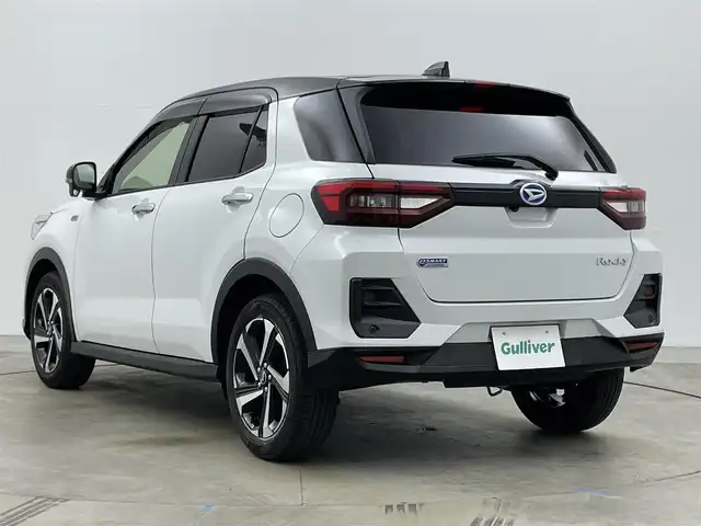 ダイハツ ロッキー プレミアム G HEV 岡山県 2022(令4)年 3.6万km ブラックマイカメタリック/シャイニングホワイトパール パノラマモニター/純正9インチナビ NMZN-Y72D9/地デジ/Bluetooth/CD/DVD/USB/ハーフレザーシート/シートヒーター/純正ドライブレコーダー/純正17インチアルミホイール/純正フロアマット/LEDヘッドライト/オートライト/オートハイビーム/リアフォグランプ/衝突軽減ブレーキ/レーダークルーズコントロール/プッシュスタート/スマートキー/オートホールド/踏み間違え防止