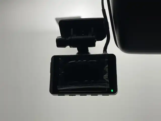 ダイハツ ロッキー プレミアム G HEV 岡山県 2022(令4)年 3.6万km ブラックマイカメタリック/シャイニングホワイトパール パノラマモニター/純正9インチナビ NMZN-Y72D9/地デジ/Bluetooth/CD/DVD/USB/ハーフレザーシート/シートヒーター/純正ドライブレコーダー/純正17インチアルミホイール/純正フロアマット/LEDヘッドライト/オートライト/オートハイビーム/リアフォグランプ/衝突軽減ブレーキ/レーダークルーズコントロール/プッシュスタート/スマートキー/オートホールド/踏み間違え防止