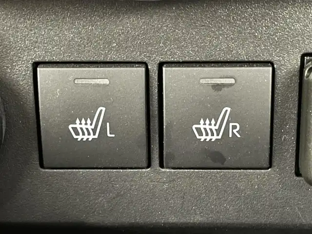 ダイハツ ロッキー プレミアム G HEV 岡山県 2022(令4)年 3.6万km ブラックマイカメタリック/シャイニングホワイトパール パノラマモニター/純正9インチナビ NMZN-Y72D9/地デジ/Bluetooth/CD/DVD/USB/ハーフレザーシート/シートヒーター/純正ドライブレコーダー/純正17インチアルミホイール/純正フロアマット/LEDヘッドライト/オートライト/オートハイビーム/リアフォグランプ/衝突軽減ブレーキ/レーダークルーズコントロール/プッシュスタート/スマートキー/オートホールド/踏み間違え防止