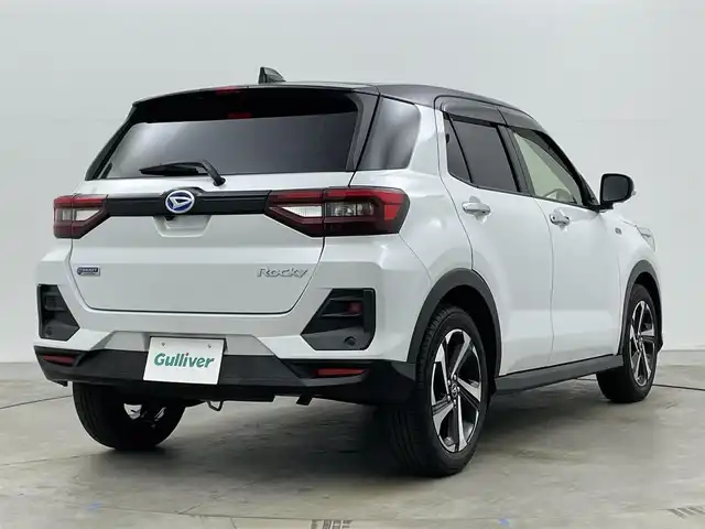 ダイハツ ロッキー プレミアム G HEV 岡山県 2022(令4)年 3.6万km ブラックマイカメタリック/シャイニングホワイトパール パノラマモニター/純正9インチナビ NMZN-Y72D9/地デジ/Bluetooth/CD/DVD/USB/ハーフレザーシート/シートヒーター/純正ドライブレコーダー/純正17インチアルミホイール/純正フロアマット/LEDヘッドライト/オートライト/オートハイビーム/リアフォグランプ/衝突軽減ブレーキ/レーダークルーズコントロール/プッシュスタート/スマートキー/オートホールド/踏み間違え防止