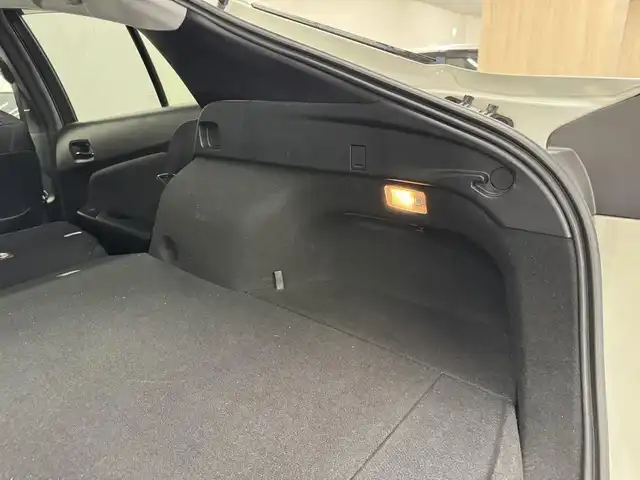 トヨタ プリウス ＰＨＶ Sナビパケ・セーフティプラス 三重県 2019(平31)年 6.8万km ホワイトパールクリスタルシャイン プラグインハイブリッド/FF/インパネCVT/純正 11.6インチ 縦型ナビ/（AM/FM/USB/iPod/Bluetooth/AUX/TV）/バックカメラ/モデリスタエアロ（F/S/R下）/ETC2.0/Toyota Safety Sense/・プリクラッシュセーフティ/・レーンディパーチャーアラート（操舵支援付）/・レーダークルコン/・オートハイビーム/・ふらつき検知機能/・ブラインドスポットモニター/インテリジェントクリアランスソナー（巻き込み警報機能付）/シンプルインテリジェントパーキングアシスト/など/装備/・本革シート/・シートヒーター（D/N）/・ステアリングヒーター/AC100Vアクセサリーコンセント（ヴィークルパワーコネクター付・V2H対応・コンセント2ヶ）/・オートエアコン/・オートライト/・4灯 LEDヘッドライト＆【OP】LEDフロントフォグランプ/・ステアリングスイッチ/・プッシュスタート/本革巻きステアリング/・スマートキーx1/・保/取/ナビ取/など/…特別仕様車 セーフティプラス 特別装備