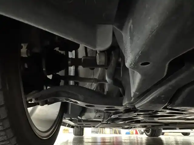 トヨタ プリウス ＰＨＶ Sナビパケ・セーフティプラス 三重県 2019(平31)年 6.8万km ホワイトパールクリスタルシャイン プラグインハイブリッド/FF/インパネCVT/純正 11.6インチ 縦型ナビ/（AM/FM/USB/iPod/Bluetooth/AUX/TV）/バックカメラ/モデリスタエアロ（F/S/R下）/ETC2.0/Toyota Safety Sense/・プリクラッシュセーフティ/・レーンディパーチャーアラート（操舵支援付）/・レーダークルコン/・オートハイビーム/・ふらつき検知機能/・ブラインドスポットモニター/インテリジェントクリアランスソナー（巻き込み警報機能付）/シンプルインテリジェントパーキングアシスト/など/装備/・本革シート/・シートヒーター（D/N）/・ステアリングヒーター/AC100Vアクセサリーコンセント（ヴィークルパワーコネクター付・V2H対応・コンセント2ヶ）/・オートエアコン/・オートライト/・4灯 LEDヘッドライト＆【OP】LEDフロントフォグランプ/・ステアリングスイッチ/・プッシュスタート/本革巻きステアリング/・スマートキーx1/・保/取/ナビ取/など/…特別仕様車 セーフティプラス 特別装備