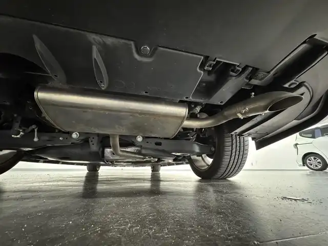 トヨタ プリウス ＰＨＶ Sナビパケ・セーフティプラス 三重県 2019(平31)年 6.8万km ホワイトパールクリスタルシャイン プラグインハイブリッド/FF/インパネCVT/純正 11.6インチ 縦型ナビ/（AM/FM/USB/iPod/Bluetooth/AUX/TV）/バックカメラ/モデリスタエアロ（F/S/R下）/ETC2.0/Toyota Safety Sense/・プリクラッシュセーフティ/・レーンディパーチャーアラート（操舵支援付）/・レーダークルコン/・オートハイビーム/・ふらつき検知機能/・ブラインドスポットモニター/インテリジェントクリアランスソナー（巻き込み警報機能付）/シンプルインテリジェントパーキングアシスト/など/装備/・本革シート/・シートヒーター（D/N）/・ステアリングヒーター/AC100Vアクセサリーコンセント（ヴィークルパワーコネクター付・V2H対応・コンセント2ヶ）/・オートエアコン/・オートライト/・4灯 LEDヘッドライト＆【OP】LEDフロントフォグランプ/・ステアリングスイッチ/・プッシュスタート/本革巻きステアリング/・スマートキーx1/・保/取/ナビ取/など/…特別仕様車 セーフティプラス 特別装備