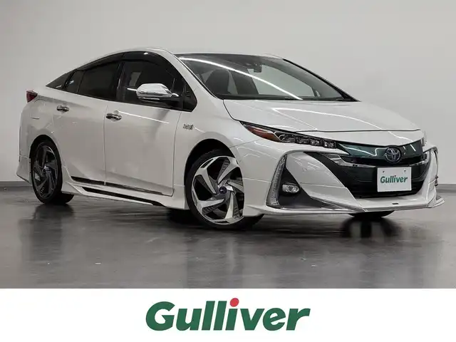 トヨタ プリウス ＰＨＶ Sナビパケ・セーフティプラス 三重県 2019(平31)年 6.8万km ホワイトパールクリスタルシャイン プラグインハイブリッド/FF/インパネCVT/純正 11.6インチ 縦型ナビ/（AM/FM/USB/iPod/Bluetooth/AUX/TV）/バックカメラ/モデリスタエアロ（F/S/R下）/ETC2.0/Toyota Safety Sense/・プリクラッシュセーフティ/・レーンディパーチャーアラート（操舵支援付）/・レーダークルコン/・オートハイビーム/・ふらつき検知機能/・ブラインドスポットモニター/インテリジェントクリアランスソナー（巻き込み警報機能付）/シンプルインテリジェントパーキングアシスト/など/装備/・本革シート/・シートヒーター（D/N）/・ステアリングヒーター/AC100Vアクセサリーコンセント（ヴィークルパワーコネクター付・V2H対応・コンセント2ヶ）/・オートエアコン/・オートライト/・4灯 LEDヘッドライト＆【OP】LEDフロントフォグランプ/・ステアリングスイッチ/・プッシュスタート/本革巻きステアリング/・スマートキーx1/・保/取/ナビ取/など/…特別仕様車 セーフティプラス 特別装備