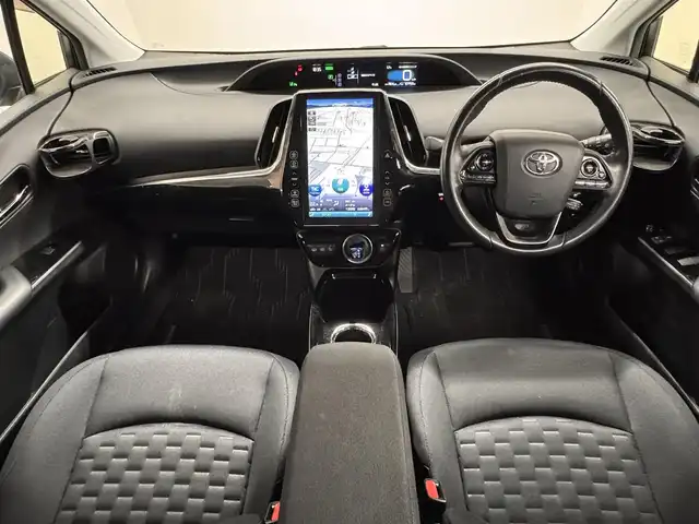 トヨタ プリウス ＰＨＶ Sナビパケ・セーフティプラス 三重県 2019(平31)年 6.8万km ホワイトパールクリスタルシャイン プラグインハイブリッド/FF/インパネCVT/純正 11.6インチ 縦型ナビ/（AM/FM/USB/iPod/Bluetooth/AUX/TV）/バックカメラ/モデリスタエアロ（F/S/R下）/ETC2.0/Toyota Safety Sense/・プリクラッシュセーフティ/・レーンディパーチャーアラート（操舵支援付）/・レーダークルコン/・オートハイビーム/・ふらつき検知機能/・ブラインドスポットモニター/インテリジェントクリアランスソナー（巻き込み警報機能付）/シンプルインテリジェントパーキングアシスト/など/装備/・本革シート/・シートヒーター（D/N）/・ステアリングヒーター/AC100Vアクセサリーコンセント（ヴィークルパワーコネクター付・V2H対応・コンセント2ヶ）/・オートエアコン/・オートライト/・4灯 LEDヘッドライト＆【OP】LEDフロントフォグランプ/・ステアリングスイッチ/・プッシュスタート/本革巻きステアリング/・スマートキーx1/・保/取/ナビ取/など/…特別仕様車 セーフティプラス 特別装備