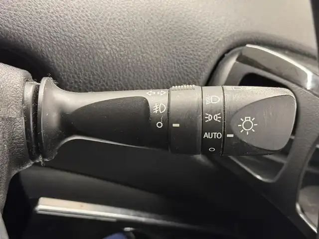 トヨタ プリウス ＰＨＶ Sナビパケ・セーフティプラス 三重県 2019(平31)年 6.8万km ホワイトパールクリスタルシャイン プラグインハイブリッド/FF/インパネCVT/純正 11.6インチ 縦型ナビ/（AM/FM/USB/iPod/Bluetooth/AUX/TV）/バックカメラ/モデリスタエアロ（F/S/R下）/ETC2.0/Toyota Safety Sense/・プリクラッシュセーフティ/・レーンディパーチャーアラート（操舵支援付）/・レーダークルコン/・オートハイビーム/・ふらつき検知機能/・ブラインドスポットモニター/インテリジェントクリアランスソナー（巻き込み警報機能付）/シンプルインテリジェントパーキングアシスト/など/装備/・本革シート/・シートヒーター（D/N）/・ステアリングヒーター/AC100Vアクセサリーコンセント（ヴィークルパワーコネクター付・V2H対応・コンセント2ヶ）/・オートエアコン/・オートライト/・4灯 LEDヘッドライト＆【OP】LEDフロントフォグランプ/・ステアリングスイッチ/・プッシュスタート/本革巻きステアリング/・スマートキーx1/・保/取/ナビ取/など/…特別仕様車 セーフティプラス 特別装備