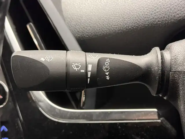 トヨタ プリウス ＰＨＶ Sナビパケ・セーフティプラス 三重県 2019(平31)年 6.8万km ホワイトパールクリスタルシャイン プラグインハイブリッド/FF/インパネCVT/純正 11.6インチ 縦型ナビ/（AM/FM/USB/iPod/Bluetooth/AUX/TV）/バックカメラ/モデリスタエアロ（F/S/R下）/ETC2.0/Toyota Safety Sense/・プリクラッシュセーフティ/・レーンディパーチャーアラート（操舵支援付）/・レーダークルコン/・オートハイビーム/・ふらつき検知機能/・ブラインドスポットモニター/インテリジェントクリアランスソナー（巻き込み警報機能付）/シンプルインテリジェントパーキングアシスト/など/装備/・本革シート/・シートヒーター（D/N）/・ステアリングヒーター/AC100Vアクセサリーコンセント（ヴィークルパワーコネクター付・V2H対応・コンセント2ヶ）/・オートエアコン/・オートライト/・4灯 LEDヘッドライト＆【OP】LEDフロントフォグランプ/・ステアリングスイッチ/・プッシュスタート/本革巻きステアリング/・スマートキーx1/・保/取/ナビ取/など/…特別仕様車 セーフティプラス 特別装備