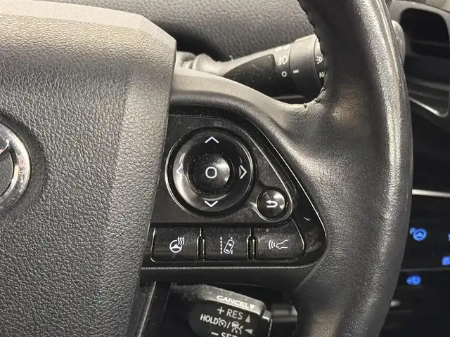 トヨタ プリウス ＰＨＶ Sナビパケ・セーフティプラス 三重県 2019(平31)年 6.8万km ホワイトパールクリスタルシャイン プラグインハイブリッド/FF/インパネCVT/純正 11.6インチ 縦型ナビ/（AM/FM/USB/iPod/Bluetooth/AUX/TV）/バックカメラ/モデリスタエアロ（F/S/R下）/ETC2.0/Toyota Safety Sense/・プリクラッシュセーフティ/・レーンディパーチャーアラート（操舵支援付）/・レーダークルコン/・オートハイビーム/・ふらつき検知機能/・ブラインドスポットモニター/インテリジェントクリアランスソナー（巻き込み警報機能付）/シンプルインテリジェントパーキングアシスト/など/装備/・本革シート/・シートヒーター（D/N）/・ステアリングヒーター/AC100Vアクセサリーコンセント（ヴィークルパワーコネクター付・V2H対応・コンセント2ヶ）/・オートエアコン/・オートライト/・4灯 LEDヘッドライト＆【OP】LEDフロントフォグランプ/・ステアリングスイッチ/・プッシュスタート/本革巻きステアリング/・スマートキーx1/・保/取/ナビ取/など/…特別仕様車 セーフティプラス 特別装備