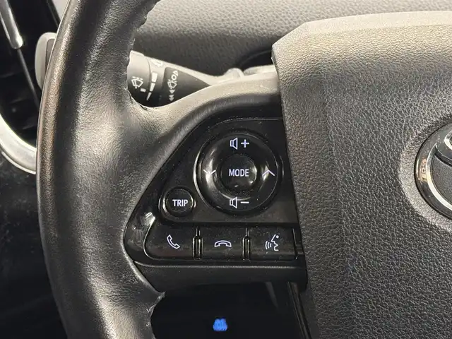 トヨタ プリウス ＰＨＶ Sナビパケ・セーフティプラス 三重県 2019(平31)年 6.8万km ホワイトパールクリスタルシャイン プラグインハイブリッド/FF/インパネCVT/純正 11.6インチ 縦型ナビ/（AM/FM/USB/iPod/Bluetooth/AUX/TV）/バックカメラ/モデリスタエアロ（F/S/R下）/ETC2.0/Toyota Safety Sense/・プリクラッシュセーフティ/・レーンディパーチャーアラート（操舵支援付）/・レーダークルコン/・オートハイビーム/・ふらつき検知機能/・ブラインドスポットモニター/インテリジェントクリアランスソナー（巻き込み警報機能付）/シンプルインテリジェントパーキングアシスト/など/装備/・本革シート/・シートヒーター（D/N）/・ステアリングヒーター/AC100Vアクセサリーコンセント（ヴィークルパワーコネクター付・V2H対応・コンセント2ヶ）/・オートエアコン/・オートライト/・4灯 LEDヘッドライト＆【OP】LEDフロントフォグランプ/・ステアリングスイッチ/・プッシュスタート/本革巻きステアリング/・スマートキーx1/・保/取/ナビ取/など/…特別仕様車 セーフティプラス 特別装備