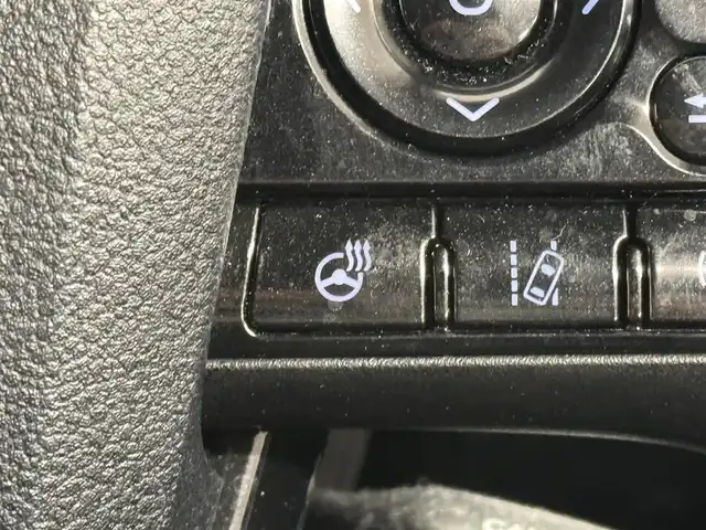 トヨタ プリウス ＰＨＶ Sナビパケ・セーフティプラス 三重県 2019(平31)年 6.8万km ホワイトパールクリスタルシャイン プラグインハイブリッド/FF/インパネCVT/純正 11.6インチ 縦型ナビ/（AM/FM/USB/iPod/Bluetooth/AUX/TV）/バックカメラ/モデリスタエアロ（F/S/R下）/ETC2.0/Toyota Safety Sense/・プリクラッシュセーフティ/・レーンディパーチャーアラート（操舵支援付）/・レーダークルコン/・オートハイビーム/・ふらつき検知機能/・ブラインドスポットモニター/インテリジェントクリアランスソナー（巻き込み警報機能付）/シンプルインテリジェントパーキングアシスト/など/装備/・本革シート/・シートヒーター（D/N）/・ステアリングヒーター/AC100Vアクセサリーコンセント（ヴィークルパワーコネクター付・V2H対応・コンセント2ヶ）/・オートエアコン/・オートライト/・4灯 LEDヘッドライト＆【OP】LEDフロントフォグランプ/・ステアリングスイッチ/・プッシュスタート/本革巻きステアリング/・スマートキーx1/・保/取/ナビ取/など/…特別仕様車 セーフティプラス 特別装備