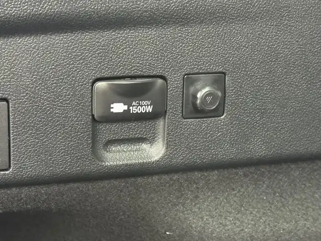 トヨタ プリウス ＰＨＶ Sナビパケ・セーフティプラス 三重県 2019(平31)年 6.8万km ホワイトパールクリスタルシャイン プラグインハイブリッド/FF/インパネCVT/純正 11.6インチ 縦型ナビ/（AM/FM/USB/iPod/Bluetooth/AUX/TV）/バックカメラ/モデリスタエアロ（F/S/R下）/ETC2.0/Toyota Safety Sense/・プリクラッシュセーフティ/・レーンディパーチャーアラート（操舵支援付）/・レーダークルコン/・オートハイビーム/・ふらつき検知機能/・ブラインドスポットモニター/インテリジェントクリアランスソナー（巻き込み警報機能付）/シンプルインテリジェントパーキングアシスト/など/装備/・本革シート/・シートヒーター（D/N）/・ステアリングヒーター/AC100Vアクセサリーコンセント（ヴィークルパワーコネクター付・V2H対応・コンセント2ヶ）/・オートエアコン/・オートライト/・4灯 LEDヘッドライト＆【OP】LEDフロントフォグランプ/・ステアリングスイッチ/・プッシュスタート/本革巻きステアリング/・スマートキーx1/・保/取/ナビ取/など/…特別仕様車 セーフティプラス 特別装備