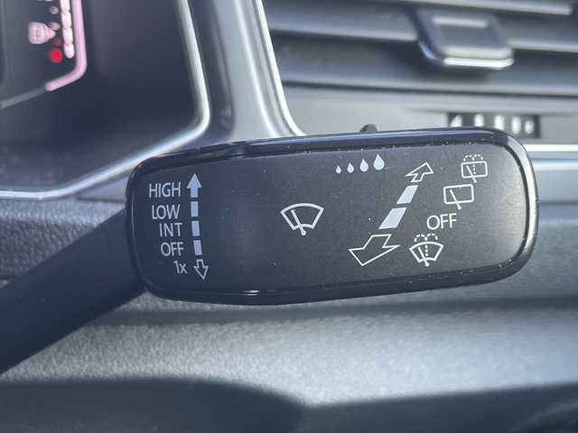 フォルクスワーゲン ＶＷ Ｔ－ロック TDI スポーツ 高知県 2021(令3)年 2.5万km ピュアホワイト 純正ナビ/【BT/FM/AM/フルセグTV】/バックカメラ/applecarplay/ACC/ブラインドスポット/純正18インチAW/LEDヘッドライト/電動リアゲート/クリアランスソナー/パドルシフト/ルーフレール/ハーフレザーシート/ETC/前後ドラレコ/電動パーキングブレーキ/ブレーキホールド/LEDヘッドライト/オートライト/スマートキー/プッシュスタート