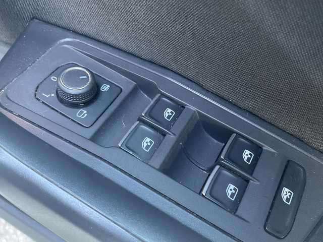 フォルクスワーゲン ＶＷ Ｔ－ロック TDI スポーツ 高知県 2021(令3)年 2.5万km ピュアホワイト 純正ナビ/【BT/FM/AM/フルセグTV】/バックカメラ/applecarplay/ACC/ブラインドスポット/純正18インチAW/LEDヘッドライト/電動リアゲート/クリアランスソナー/パドルシフト/ルーフレール/ハーフレザーシート/ETC/前後ドラレコ/電動パーキングブレーキ/ブレーキホールド/LEDヘッドライト/オートライト/スマートキー/プッシュスタート