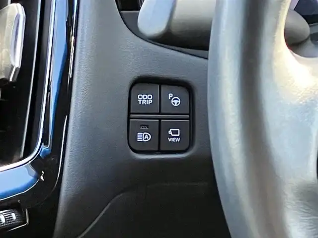 トヨタ クラウン ハイブリッド RS アドバンス 三重県 2018(平30)年 2.4万km ホワイトパールクリスタルシャイン 登録時走行距離23928km/車検R9年2月9日/カロッツェリア後席モニター(D/N席)/♪Toyota Safety Sense/ ・PCS(プリクラッシュセーフティ)/ ・LTA(レーントレーシングアシスト)/ ・オートマチックハイビーム/ ・RSA(ロードサインアシスト)/ ・レーダークルーズコントロール/ ・先行車発進告知機能/♪BSM(ブラインドスポットモニター)/♪RCTA(リアクロストラフィックアラート)/♪RCD(リヤカメラディテクション)/♪デジタルインナーミラー/♪GPSレーダー/♪ヘッドアップディスプレイ/♪クリアランスソナー/♪純正メーカーナビ/ ・フルセグ・Bluetooth/ ・CD/DVD再生・録音機能/ ・ミラキャスト・AUX・USB/♪オートブレーキホールド/♪ハーフレザーシート/♪D/N席パワーシート/♪D/N席シートヒーター/♪ステアリングヒーター/♪純正18インチAW/♪LEDヘッドライト/♪LEDフォグライト/♪オートライト/♪オートワイパー/♪オートリトラクタブルミラー/♪ウィンカーミラー/♪革巻きステアリング/♪パドルシフト/♪ステアリングスイッチ/♪フロアマット/♪スモークフィルム/♪ビルトインETC2.0/♪AC100V/♪サイド/カーテン/ニーエアバック