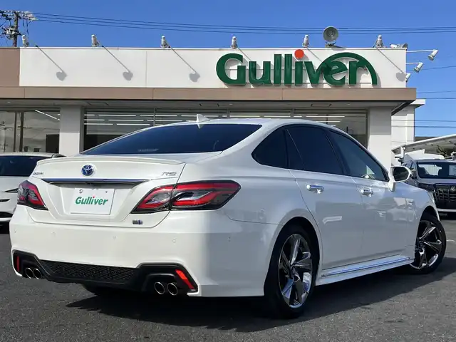 トヨタ クラウン ハイブリッド RS アドバンス 三重県 2018(平30)年 2.4万km ホワイトパールクリスタルシャイン 登録時走行距離23928km/車検R9年2月9日/カロッツェリア後席モニター(D/N席)/♪Toyota Safety Sense/ ・PCS(プリクラッシュセーフティ)/ ・LTA(レーントレーシングアシスト)/ ・オートマチックハイビーム/ ・RSA(ロードサインアシスト)/ ・レーダークルーズコントロール/ ・先行車発進告知機能/♪BSM(ブラインドスポットモニター)/♪RCTA(リアクロストラフィックアラート)/♪RCD(リヤカメラディテクション)/♪デジタルインナーミラー/♪GPSレーダー/♪ヘッドアップディスプレイ/♪クリアランスソナー/♪純正メーカーナビ/ ・フルセグ・Bluetooth/ ・CD/DVD再生・録音機能/ ・ミラキャスト・AUX・USB/♪オートブレーキホールド/♪ハーフレザーシート/♪D/N席パワーシート/♪D/N席シートヒーター/♪ステアリングヒーター/♪純正18インチAW/♪LEDヘッドライト/♪LEDフォグライト/♪オートライト/♪オートワイパー/♪オートリトラクタブルミラー/♪ウィンカーミラー/♪革巻きステアリング/♪パドルシフト/♪ステアリングスイッチ/♪フロアマット/♪スモークフィルム/♪ビルトインETC2.0/♪AC100V/♪サイド/カーテン/ニーエアバック