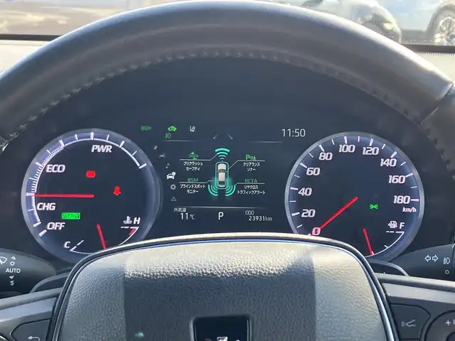 トヨタ クラウン ハイブリッド RS アドバンス 三重県 2018(平30)年 2.4万km ホワイトパールクリスタルシャイン 登録時走行距離23928km/車検R9年2月9日/カロッツェリア後席モニター(D/N席)/♪Toyota Safety Sense/ ・PCS(プリクラッシュセーフティ)/ ・LTA(レーントレーシングアシスト)/ ・オートマチックハイビーム/ ・RSA(ロードサインアシスト)/ ・レーダークルーズコントロール/ ・先行車発進告知機能/♪BSM(ブラインドスポットモニター)/♪RCTA(リアクロストラフィックアラート)/♪RCD(リヤカメラディテクション)/♪デジタルインナーミラー/♪GPSレーダー/♪ヘッドアップディスプレイ/♪クリアランスソナー/♪純正メーカーナビ/ ・フルセグ・Bluetooth/ ・CD/DVD再生・録音機能/ ・ミラキャスト・AUX・USB/♪オートブレーキホールド/♪ハーフレザーシート/♪D/N席パワーシート/♪D/N席シートヒーター/♪ステアリングヒーター/♪純正18インチAW/♪LEDヘッドライト/♪LEDフォグライト/♪オートライト/♪オートワイパー/♪オートリトラクタブルミラー/♪ウィンカーミラー/♪革巻きステアリング/♪パドルシフト/♪ステアリングスイッチ/♪フロアマット/♪スモークフィルム/♪ビルトインETC2.0/♪AC100V/♪サイド/カーテン/ニーエアバック