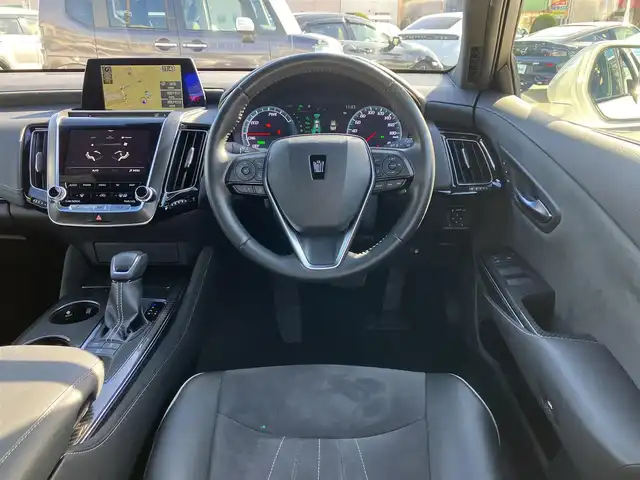 トヨタ クラウン ハイブリッド RS アドバンス 三重県 2018(平30)年 2.4万km ホワイトパールクリスタルシャイン 登録時走行距離23928km/車検R9年2月9日/カロッツェリア後席モニター(D/N席)/♪Toyota Safety Sense/ ・PCS(プリクラッシュセーフティ)/ ・LTA(レーントレーシングアシスト)/ ・オートマチックハイビーム/ ・RSA(ロードサインアシスト)/ ・レーダークルーズコントロール/ ・先行車発進告知機能/♪BSM(ブラインドスポットモニター)/♪RCTA(リアクロストラフィックアラート)/♪RCD(リヤカメラディテクション)/♪デジタルインナーミラー/♪GPSレーダー/♪ヘッドアップディスプレイ/♪クリアランスソナー/♪純正メーカーナビ/ ・フルセグ・Bluetooth/ ・CD/DVD再生・録音機能/ ・ミラキャスト・AUX・USB/♪オートブレーキホールド/♪ハーフレザーシート/♪D/N席パワーシート/♪D/N席シートヒーター/♪ステアリングヒーター/♪純正18インチAW/♪LEDヘッドライト/♪LEDフォグライト/♪オートライト/♪オートワイパー/♪オートリトラクタブルミラー/♪ウィンカーミラー/♪革巻きステアリング/♪パドルシフト/♪ステアリングスイッチ/♪フロアマット/♪スモークフィルム/♪ビルトインETC2.0/♪AC100V/♪サイド/カーテン/ニーエアバック