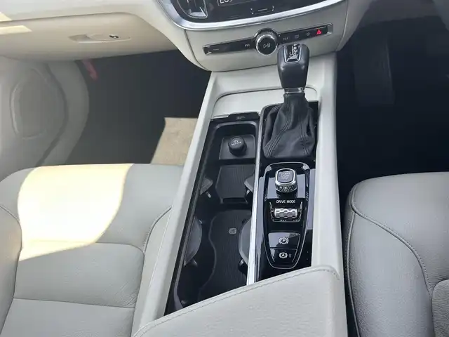 ボルボ Ｓ６０ 滋賀県 2020(令2)年 4.3万km パール HDDナビ/フルセグテレビ/アイドリングストップ/レザーシート（白）/シートヒーター/電動シート/全周囲カメラ/ドラレコ/ブラインドスポットセンサー/ETC/追従クルーズコントロール
